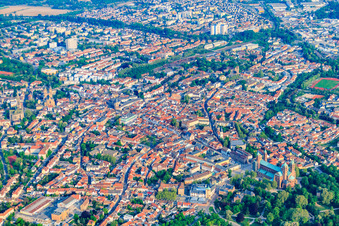 Vue aérienne de Vue de la ville depuis la cathédrale jusqu'à Saint-Joseph à Speyer dans le département Rhénanie-Palatinat, Allemagne