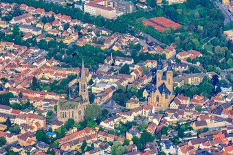 Vue oblique de Église commémorative de la protestation et église catholique Saint-Joseph à Speyer dans le département Rhénanie-Palatinat, Allemagne
