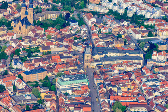 Vue aérienne de Vieille porte au bout de la Maximilianstraße dans la vieille ville à Speyer dans le département Rhénanie-Palatinat, Allemagne
