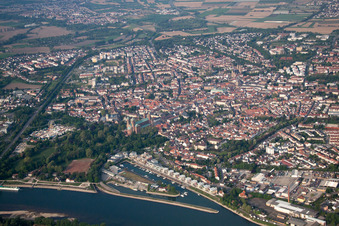 Vue aérienne de Les rives du Rhin à Speyer dans le département Rhénanie-Palatinat, Allemagne