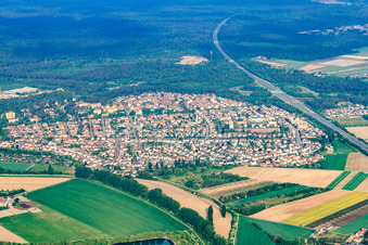 Vue aérienne de Du nord à l'est à Speyer dans le département Rhénanie-Palatinat, Allemagne