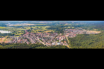 Vue aérienne de Panorama de la ville depuis le nord à Jockgrim dans le département Rhénanie-Palatinat, Allemagne