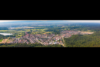 Vue aérienne de Panorama de la ville depuis le nord à Jockgrim dans le département Rhénanie-Palatinat, Allemagne