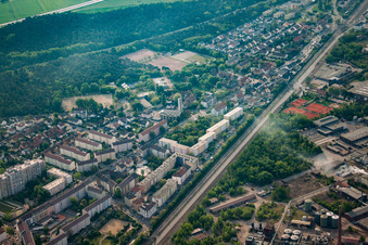 Quartier Rheinau in Mannheim dans le département Bade-Wurtemberg, Allemagne d'un drone