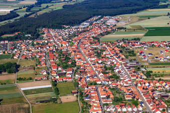 Vue aérienne de Gartenstraße et Luitpoldstr à Hatzenbühl dans le département Rhénanie-Palatinat, Allemagne