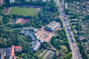 Vue aérienne de Lycée Konrad Duden à le quartier Rheinau in Mannheim dans le département Bade-Wurtemberg, Allemagne