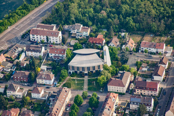 Vue aérienne de Sainte Thérèse à le quartier Rheinau in Mannheim dans le département Bade-Wurtemberg, Allemagne