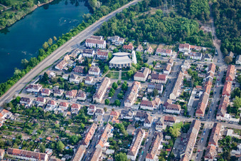 Vue aérienne de Sainte Thérèse à le quartier Rheinau in Mannheim dans le département Bade-Wurtemberg, Allemagne