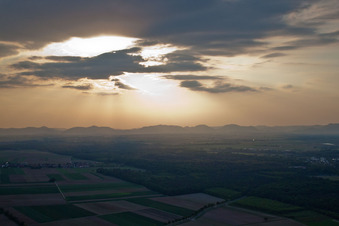 Quartier Hayna in Herxheim bei Landau dans le département Rhénanie-Palatinat, Allemagne du point de vue du drone