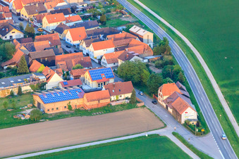 Vue oblique de Stoffhalle Kissenzauber à Brehmstr à le quartier Minderslachen in Kandel dans le département Rhénanie-Palatinat, Allemagne
