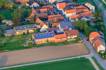 Stoffhalle Kissenzauber à Brehmstr à le quartier Minderslachen in Kandel dans le département Rhénanie-Palatinat, Allemagne hors des airs