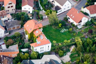 Vue oblique de Pfarrgasse à Siebeldingen dans le département Rhénanie-Palatinat, Allemagne