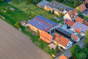 Vue oblique de Stoffhalle Kissenzauber à Brehmstr à le quartier Minderslachen in Kandel dans le département Rhénanie-Palatinat, Allemagne