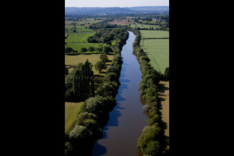 Vue oblique de Rivière Severn près de Sandhurst à Ashleworth dans le département Angleterre, Grande Bretagne