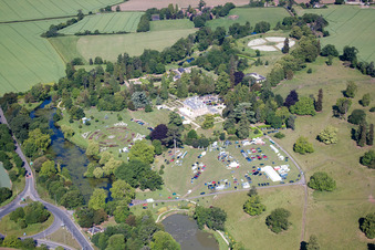 Vue aérienne de Marché automobile à Highnam Court près de Lassington à Lassington dans le département Angleterre, Grande Bretagne