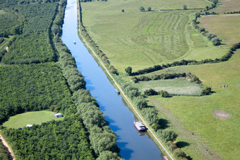 Vue aérienne de Canal Gloucester-Sharpness à Frampton-on-Severn à Frampton on Severn dans le département Angleterre, Grande Bretagne