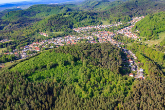 Vue aérienne de Mordbachtal à Eppenbrunn dans le département Rhénanie-Palatinat, Allemagne