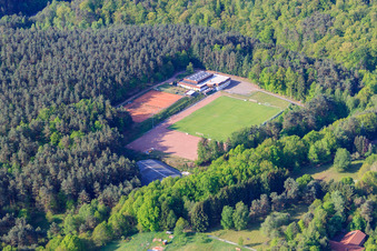 Vue aérienne de Centre sportif à Eppenbrunn dans le département Rhénanie-Palatinat, Allemagne