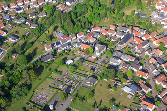 Vue aérienne de Cimetière à Eppenbrunn dans le département Rhénanie-Palatinat, Allemagne