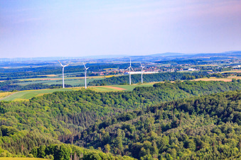 Vue aérienne de Parc éolien de Gerstfeld Hohe à Vinningen dans le département Rhénanie-Palatinat, Allemagne