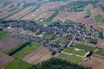 Salmbach dans le département Bas Rhin, France d'un drone