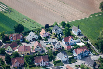 Vue d'oiseau de Scheibenhard dans le département Bas Rhin, France
