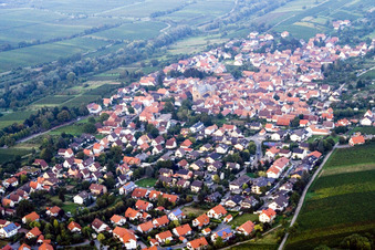 Vue aérienne de Du nord-est à le quartier Arzheim in Landau in der Pfalz dans le département Rhénanie-Palatinat, Allemagne