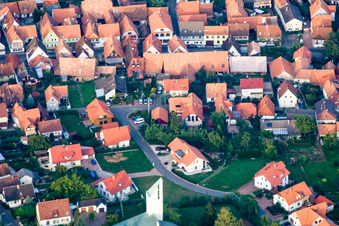 Vue aérienne de Rue Bacchus à le quartier Rechtenbach in Schweigen-Rechtenbach dans le département Rhénanie-Palatinat, Allemagne