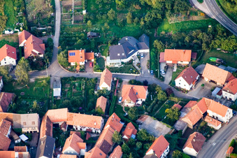 Photographie aérienne de Nordring avec les appartements de vacances Meyer et Grün à le quartier Rechtenbach in Schweigen-Rechtenbach dans le département Rhénanie-Palatinat, Allemagne