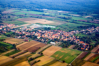 Vue aérienne de Village du nord-ouest à Kapsweyer dans le département Rhénanie-Palatinat, Allemagne
