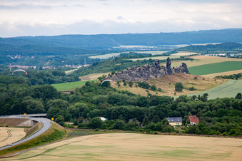 Vue d'oiseau de Mur du Diable (Königstein) à le quartier Weddersleben in Thale dans le département Saxe-Anhalt, Allemagne