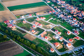 Vue aérienne de Nouvelle zone de développement à l'est à le quartier Schaidt in Wörth am Rhein dans le département Rhénanie-Palatinat, Allemagne