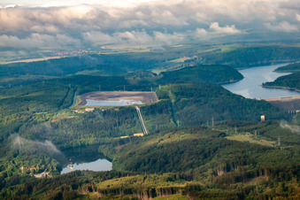 Vue aérienne de Centrale de pompage-turbinage de Rappbode à le quartier Wendefurth in Thale dans le département Saxe-Anhalt, Allemagne