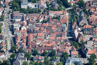 Vue aérienne de Vieille ville à Ettlingen dans le département Bade-Wurtemberg, Allemagne