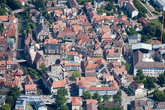 Vue aérienne de Vieille ville à Ettlingen dans le département Bade-Wurtemberg, Allemagne