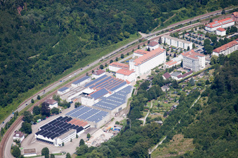 Vue aérienne de Zone industrielle et commerciale Ettlin Gewerbepark GmbH & Co. KG dans l'ancienne filature à Ettlingen dans le département Bade-Wurtemberg, Allemagne