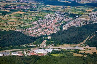 Vue aérienne de De l'ouest à le quartier Busenbach in Waldbronn dans le département Bade-Wurtemberg, Allemagne