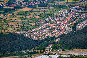 Vue aérienne de De l'ouest à le quartier Busenbach in Waldbronn dans le département Bade-Wurtemberg, Allemagne