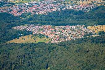 Vue aérienne de Du sud à le quartier Etzenrot in Waldbronn dans le département Bade-Wurtemberg, Allemagne