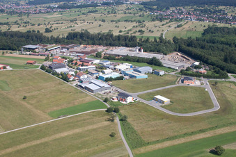 Vue aérienne de Sites de production de corthum Nordschwarzwald GmbH - corthum Erdenwerk à le quartier Pfaffenrot in Marxzell dans le département Bade-Wurtemberg, Allemagne