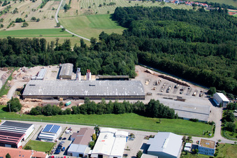 Vue oblique de Sites de production de corthum Nordschwarzwald GmbH - corthum Erdenwerk à le quartier Pfaffenrot in Marxzell dans le département Bade-Wurtemberg, Allemagne