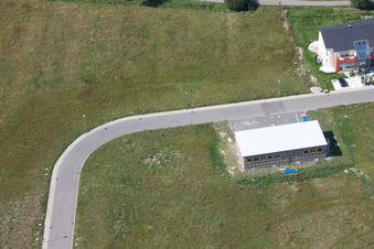 Vue aérienne de Zone commerciale Im Schwarzenbusch à le quartier Pfaffenrot in Marxzell dans le département Bade-Wurtemberg, Allemagne