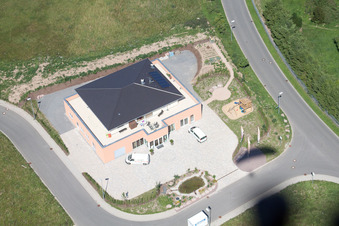 Vue d'oiseau de Zone commerciale Im Schwarzenbusch à le quartier Pfaffenrot in Marxzell dans le département Bade-Wurtemberg, Allemagne