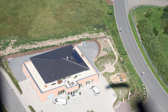 Zone commerciale Im Schwarzenbusch à le quartier Pfaffenrot in Marxzell dans le département Bade-Wurtemberg, Allemagne vue du ciel