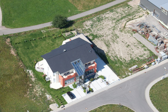 Enregistrement par drone de Zone commerciale Im Schwarzenbusch à le quartier Pfaffenrot in Marxzell dans le département Bade-Wurtemberg, Allemagne