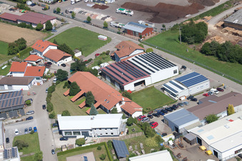 Zone commerciale Im Schwarzenbusch à le quartier Pfaffenrot in Marxzell dans le département Bade-Wurtemberg, Allemagne d'un drone