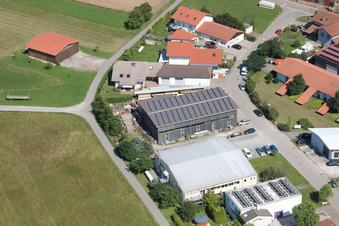 Zone commerciale Im Schwarzenbusch à le quartier Pfaffenrot in Marxzell dans le département Bade-Wurtemberg, Allemagne vu d'un drone