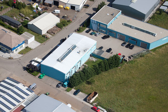 Vue oblique de Zone commerciale Im Schwarzenbusch à le quartier Pfaffenrot in Marxzell dans le département Bade-Wurtemberg, Allemagne