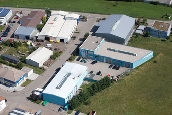 Zone commerciale Im Schwarzenbusch à le quartier Pfaffenrot in Marxzell dans le département Bade-Wurtemberg, Allemagne d'en haut