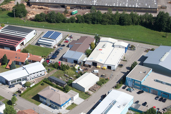 Zone commerciale Im Schwarzenbusch à le quartier Pfaffenrot in Marxzell dans le département Bade-Wurtemberg, Allemagne hors des airs
